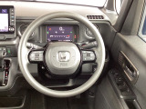 ステアリングスイッチでオーディオ各種操作が可能で、運転に集中できます。安心・安全・快適なドライブをお楽しみいただけます。