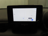 ディスプレイオーディオにナビ機能が設定されています。簡単な操作で行き先を入力することができ、音声で目的地まで案内してくれます。初めて訪れる場所も安心です。
