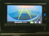 バックでの車庫入れも安心です! リアカメラが付いているバックモニター付のナビを装備しております。操作線もついており距離感も画面から確認できます。
