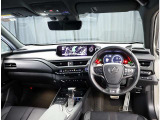 デザインもよく、居心地のよい運転席ですね。分かりやすいスイッチ類ですから操作もしやすく運転をサポートします。