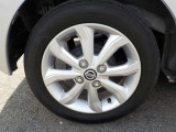 純正14インチアルミホイールに、155/65R14タイヤを装着しております。