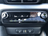 操作しやすいオートエアコン。車内をいつも快適に保つ事が出来ます。