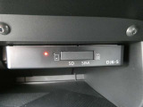 純正ドライブレコーダー:前方と車内後方の状況を映像で記録します。