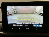 リバースギアに入れるだけで後方の表示へ切り替わります。夜間や雨の日の駐車も楽になりますよ。