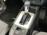 オートマチックシフトレバーは、手になじみ操作しやすい形状で安全運転にもつながります♪