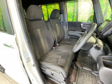 運転席まわりには十分なスペースがあり、大柄な方でもゆったり運転していただける環境です。