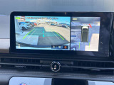 アラウンドビューモニター。真上から車を見たようにモニターで確認ができる装備です。是非実際の車で体感してみてください。