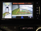 車両を上から見たような映像を映し出すパノラミックビューモニター付きです。