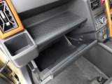 中古車は一物一価、同じようなお車でも、整備状況、外内装の状態など様々です。