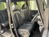 乗降がしやすい運転席。高さが調節できて小柄な方でも運転しやすいポジションをとることができます。