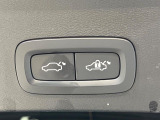 ●電動リアゲート:ワンタッチでリアゲートの開閉ができ、荷物などで両手が塞がっている状態でも簡単に開閉ができる便利機能です。