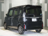 全車整備代金を車両本体価格に含んでおります。法定点検整備または定期点検を実施し、点検記録簿を発行致します。