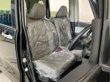 【運転席・助手席】内装ルームクリーニング済みです。しっかり綺麗にしていますので、是非、お確かめください。車に自信があるからこそ、是非一度ご来店頂き内外装も見てもらえると幸いです。