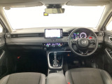 【前方視界】開放的な前方視界!運転がしやすく疲れにくいです♪窓が大きく、見通しがとっても良いおクルマですよ♪