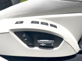 【メモリーシート】ドライバーごとに設定したシート位置を記憶して、ボタン一つで切り替えできる便利な機能!運転する方が複数名いらっしゃるご家庭におすすめです。