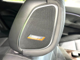 【BOSEサウンドシステム】メーカーオプションの高品位サウンドシステムを搭載。専用のチューニングが施された大小様々なスピーカーから良質なサウンドが奏でられ、臨場感あふれる音響空間を演出します。