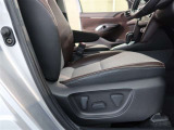 パワーシート搭載。微妙な調整が手軽にでき、ピッタリなポジションで運転することが可能です。