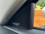 【BOSEサウンドシステム】メーカーオプションの高品位サウンドシステムを搭載。専用のチューニングが施された大小様々なスピーカーから良質なサウンドが奏でられ、臨場感あふれる音響空間を演出します。