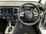 【前方視界】開放的な前方視界!運転がしやすく疲れにくいです♪窓が大きく、見通しがとっても良いおクルマですよ♪