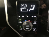 オートエアコンです。温度設定ができます。冷え性の方が乗っても安心ですね♪