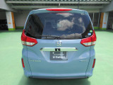 後方視界が広々すっきり。また大きなドアミラーでバック駐車や車線変更、合流時なども後ろがしっかり確認できます。