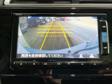 【バックカメラ】運転が苦手な方も車庫入れラクラクです!ギアをリバースに入れれば自動的に切り換わりますので、面倒な操作は不要です♪狭い駐車場もお車を傷つけず安心ですね!
