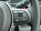 ◆アダプティブクルーズコントロール◆予め設定した車速内でクルマが自動的に加減速。前走車との適切な車間距離を維持しながら追従走行します。【LKAS】車線維持支援システムでステアリング操作を支援。