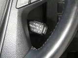 【レーダークルーズコントロール】(全車速追従機能付)付きです。車速に応じて追従支援してくれるので、ロングドライブも快適です。詳細は販売店スタッフまでおたずねください。