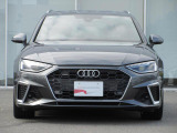 《認定中古車納車前点検100項目・高度な訓練・教育を受けたアウディ専任メカニックが、100項目に及ぶ精密な点検を実施いたします。》