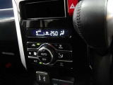 車内の温度管理に便利なオートエアコン☆