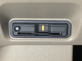 ハンドルの左下にETCがついています。高速道路の料金所の通過も楽々です。 カードの取り出しもしやすい場所についています。