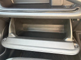 【グローブボックス】大容量のグローブボックスです!!車検証ケース他、日頃使う小物類の収納スペースもたくさんあります!