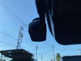 純正のドライブレコーダーが前後に装備されています。