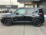 【ホイールアーチ】台形ホイールアーチはJeep伝統のデザインです。採用している理由は諸説ありますが、オフロードを走行する際にタイヤとボディが干渉しあわないよう配慮した作りにするためとなります。