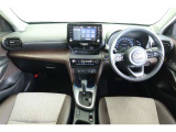 【まるまるクリーニング】内装工程では、中古車を気持ちよくお乗りいただけるよう清掃しております。シートの洗浄はもちろん、ニオイの元となるフロアカーペットまで洗浄・消臭を実施。