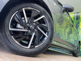 【純正16インチアルミホイール】外観にマッチした純正アルミホイールを装着しております。各種社外アルミホイールや、スタッドレスタイヤも取扱いしております。是非ご相談ください♪