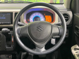 インテリアに合わせたデザインのステアリングは、運転される方のことも考え、運転しやすい形状、大きさです。是非一度、実際に触ってお確かめください。