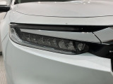 LEDヘッドライトは、点灯の瞬間から最大光量を発揮し、突然暗くなるトンネルなどでの安定感を高めます。