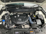 エンジンルームです。納車前整備付となりますので、エンジンオイルやオイルフィルターなど交換してからのお渡しです。