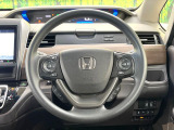 インテリアに合わせたデザインのステアリングは、運転される方のことも考え、運転しやすい形状、大きさです。是非一度、実際に触ってお確かめください。