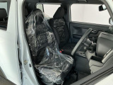 【運転席・助手席】内装ルームクリーニング済みです。しっかり綺麗にしていますので、是非、お確かめください。車に自信があるからこそ、是非一度ご来店頂き内外装も見てもらえると幸いです。