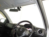 見通しのよいすっきりとした視界で、誰でも運転しやすいです。運転のしやすさは疲れにくさにも繋がりますよ♪