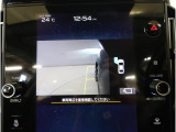 サイドビューカメラは、狭い道路での走行や左側への寄せに活躍。周囲の状況をしっかり確認でき、安全性を高める便利な機能です。