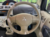 インテリアに合わせたデザインのステアリングは、運転される方のことも考え、運転しやすい形状、大きさです。是非一度、実際に触ってお確かめください。