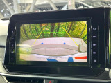 【バックカメラ】駐車時に後方がリアルタイム映像で確認できます。大型商業施設や立体駐車場での駐車時や、夜間のバック時に大活躍!運転スキルに関わらず、今や必須となった装備のひとつです!