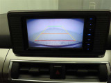 バックモニターを装備しています。車庫入れ時等に車両後方が確認出来るのでとても便利です。