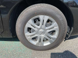 185/70R14インチタイヤ&フルホイールカバー付きです。