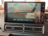 ダイハツのお店では、ダイハツを知り尽くしたプロフェッショナルが、専用の診断機器を使って各システムを点検。