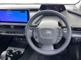 運転席まわりです。 各操作スイッチは使いやすい位置に配置されてます。