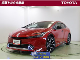 コンセントから充電しても、ガソリンでも走ることもできる【プリウスPHEV】。先進的でスタイリッシュなフロントフェイス。ワイド&ロースタイルに精悍さと華やかさがプラスされたモデリスタフルエアロスタイルで